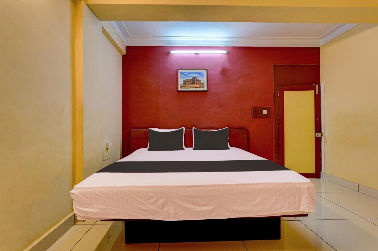 Oyo Flagship Hotel Kvc Holiday Inn Mysore Exterior photo