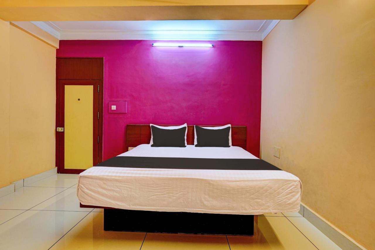 Oyo Flagship Hotel Kvc Holiday Inn Mysore Exterior photo
