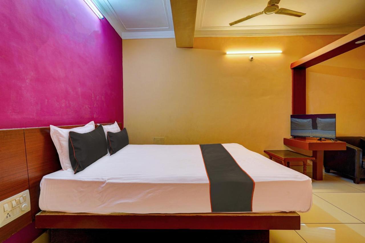 Oyo Flagship Hotel Kvc Holiday Inn Mysore Exterior photo